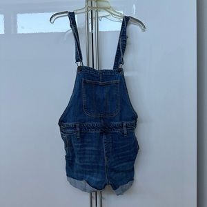 Old navy overall shorts. Size medium.